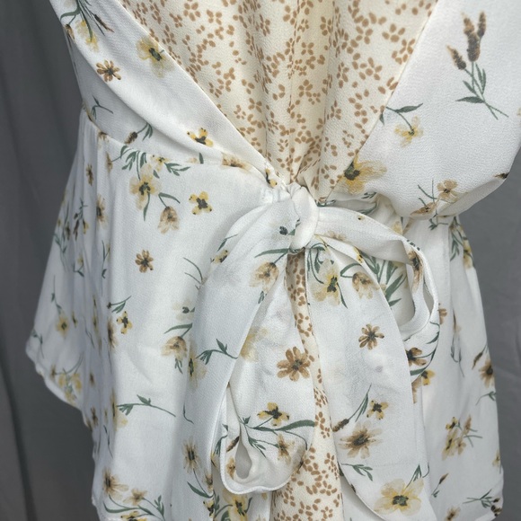 Floral Cross Front Peplum Blouse With Adjustable Straps - Picture 3 of 6